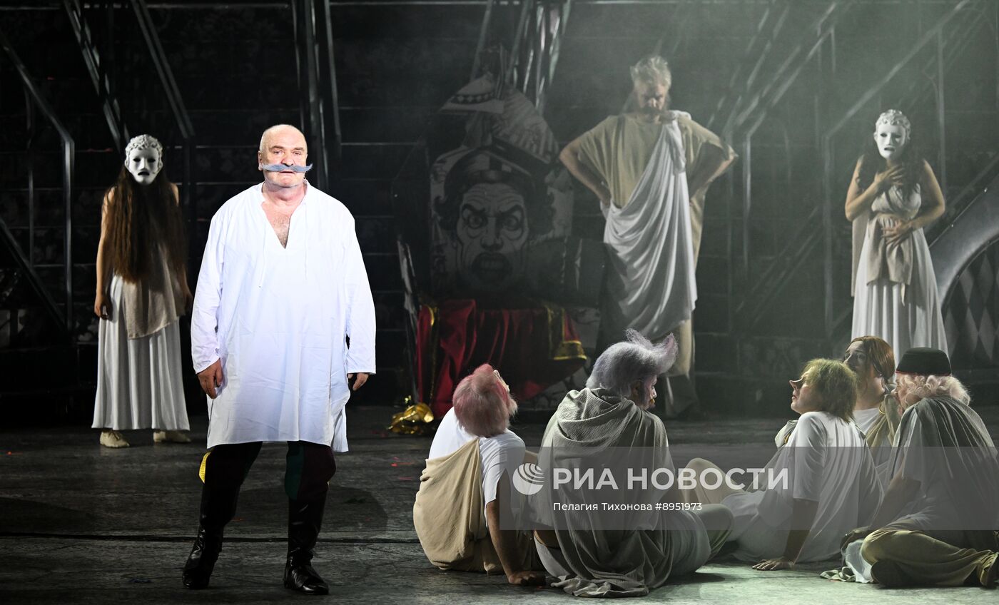 Предпремьерный показ спектакля "Ревизор" в театре Российской Армии