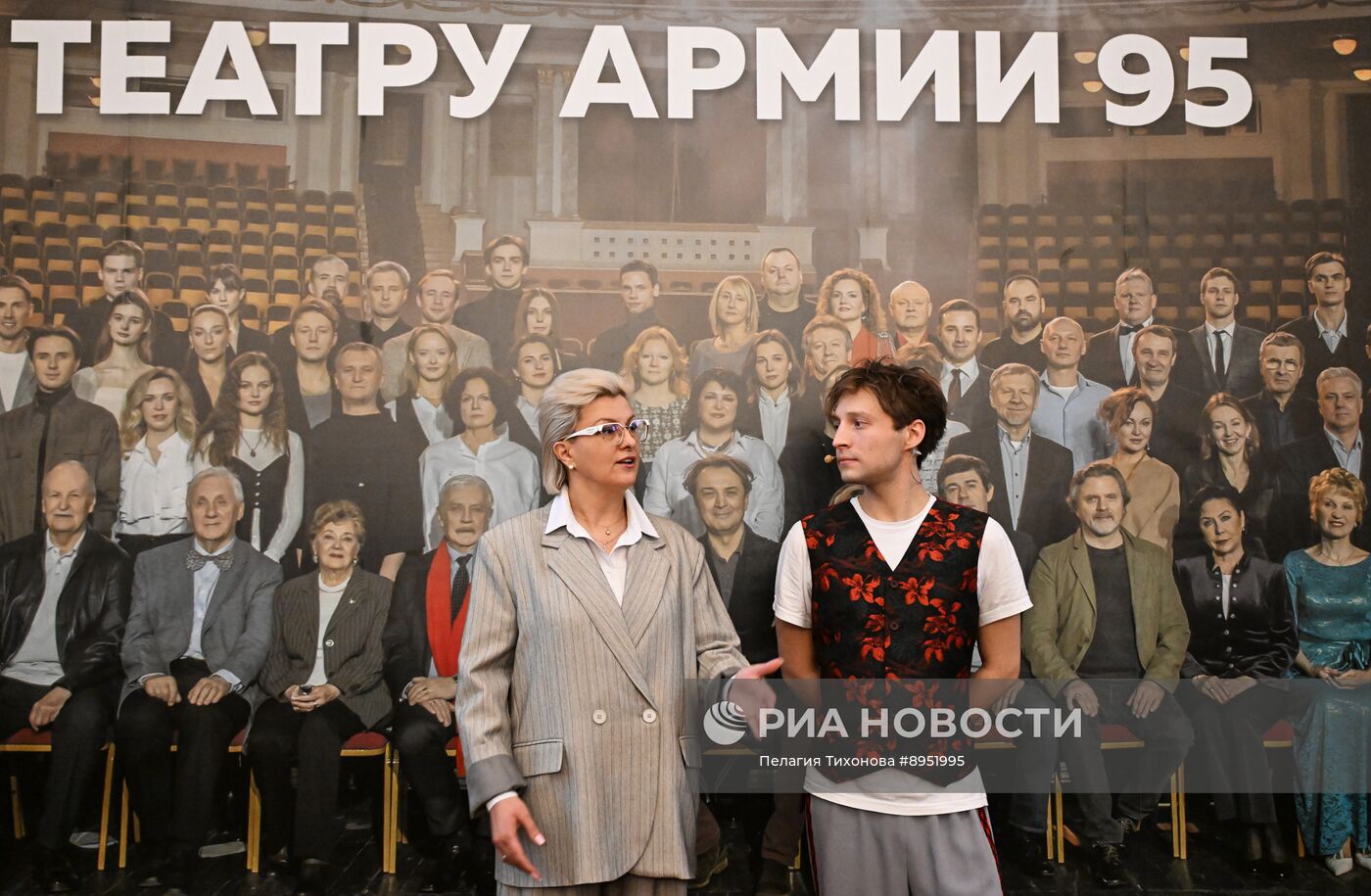 Предпремьерный показ спектакля "Ревизор" в театре Российской Армии