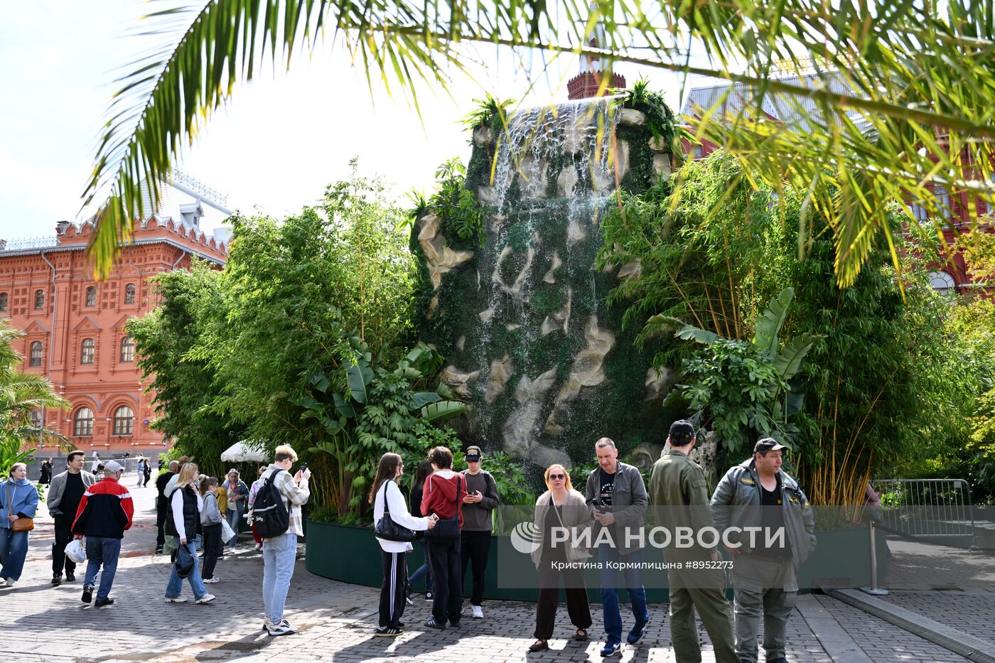 Украшение Москвы к летнему сезону