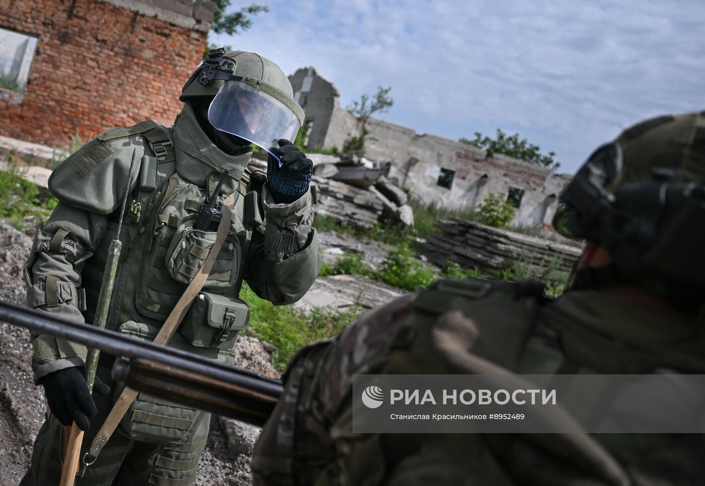 Разминирование окрестностей Селидова саперами группировки войск "Центр"