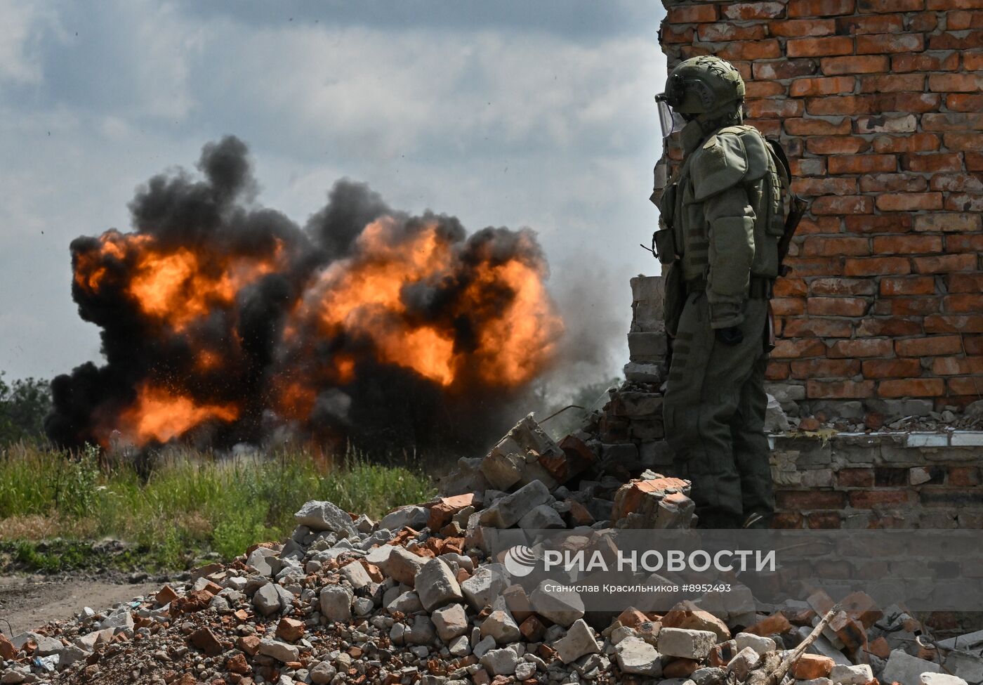 Разминирование окрестностей Селидова саперами группировки войск "Центр"