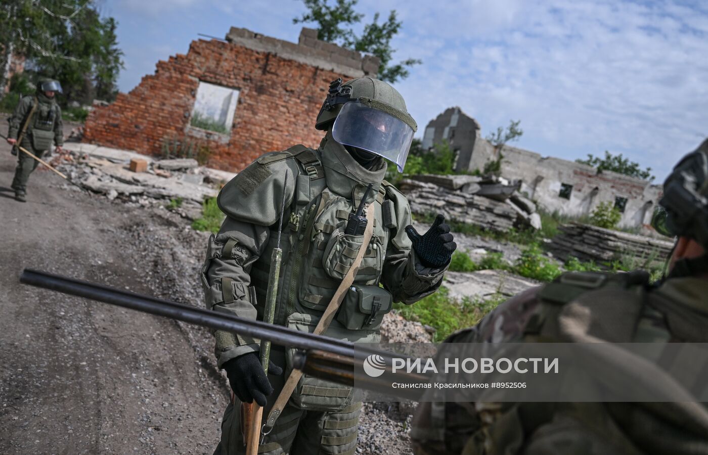 Разминирование окрестностей Селидова саперами группировки войск "Центр"