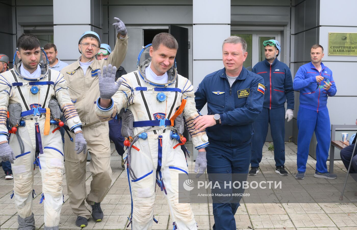 Тренировка по подготовке космонавтов к эвакуации на борт вертолета