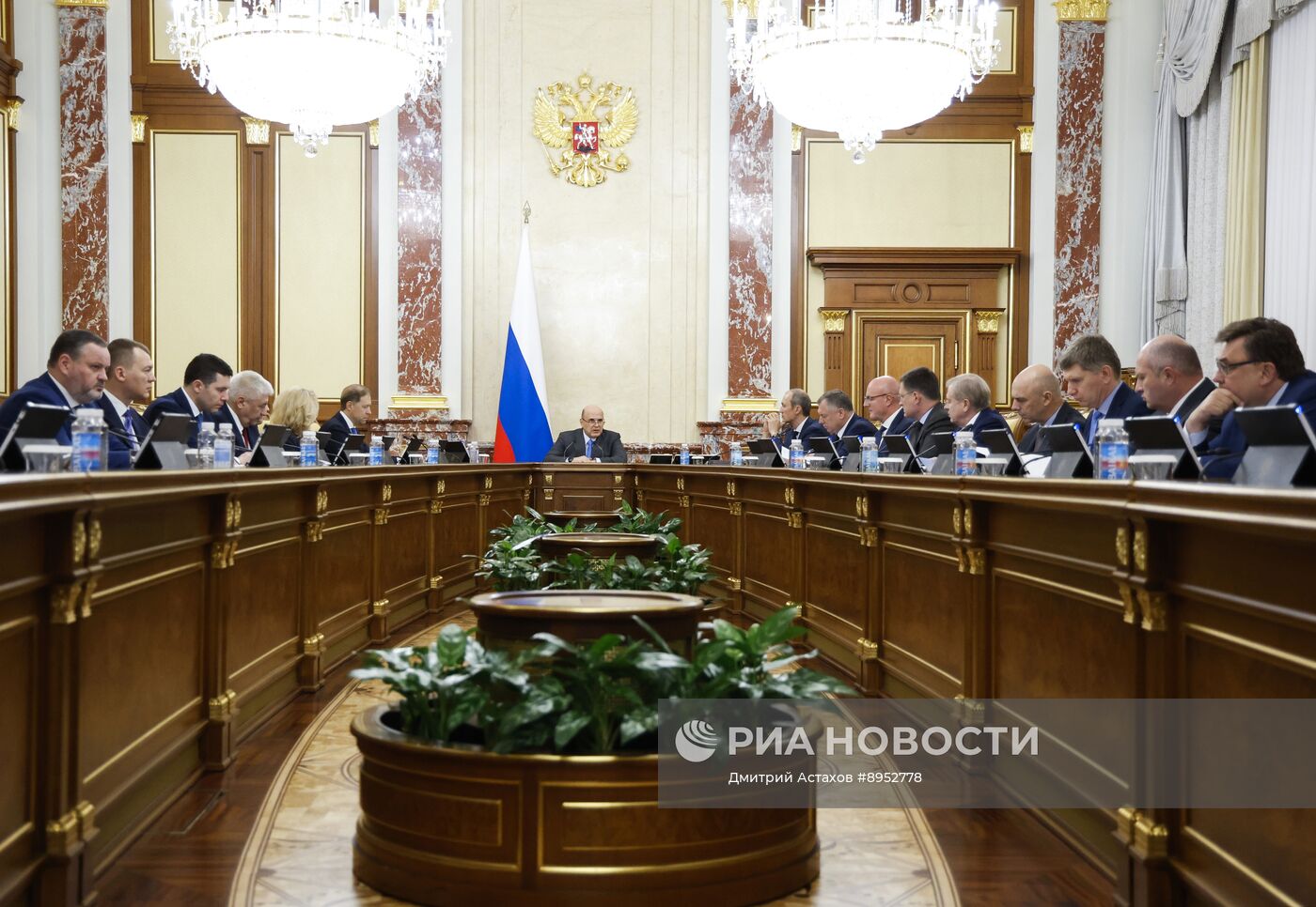 Премьер-министр Михаил Мишустин провел заседание правительства РФ