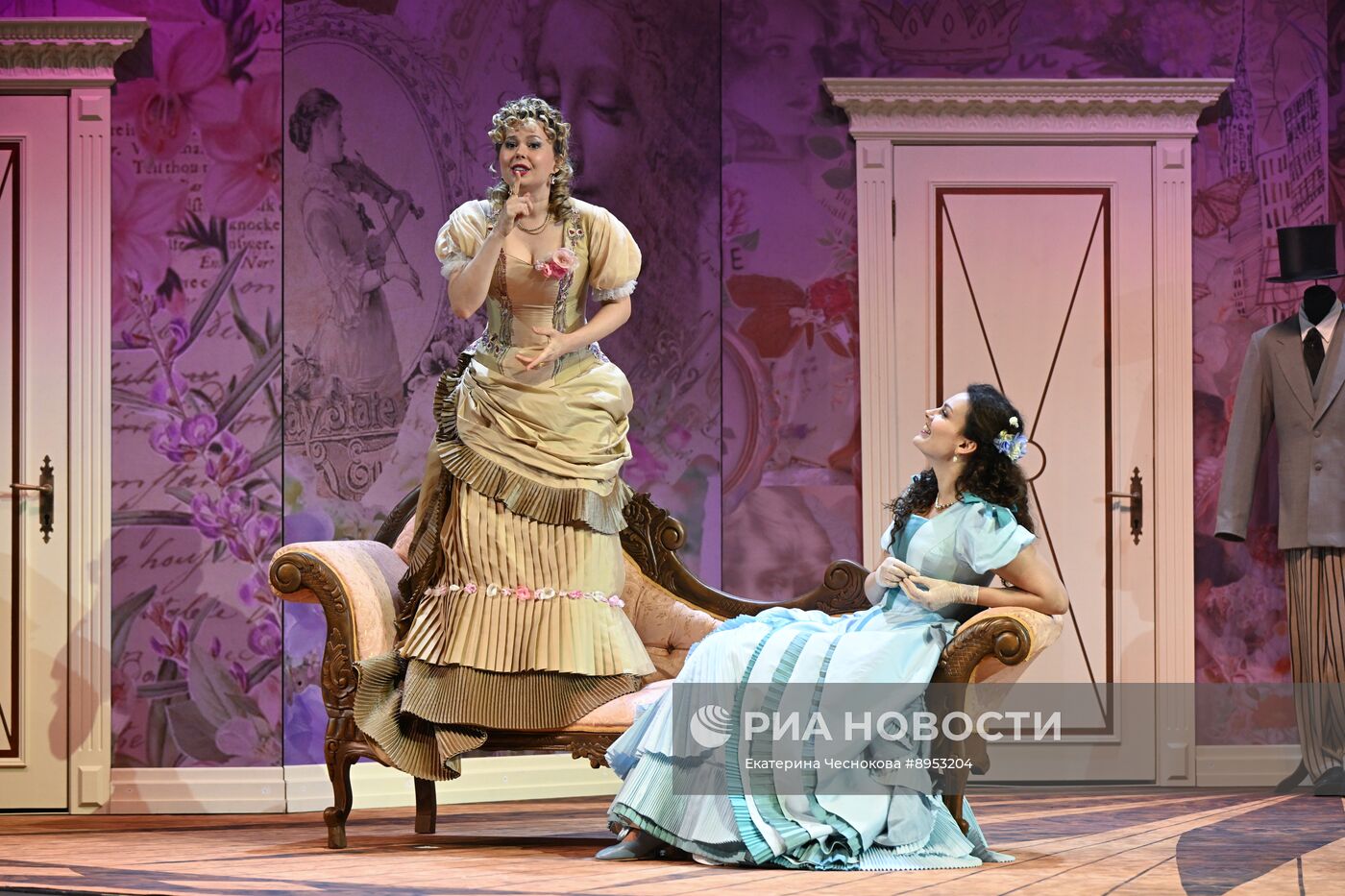 Премьера спектакля "Доходное место" в Театре сатиры