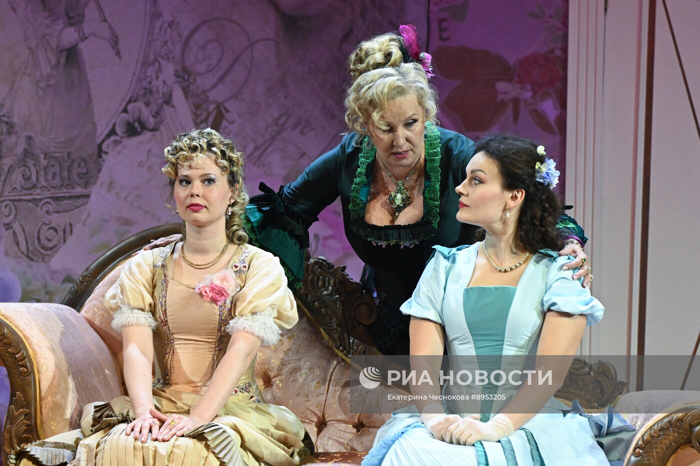 Премьера спектакля "Доходное место" в Театре сатиры