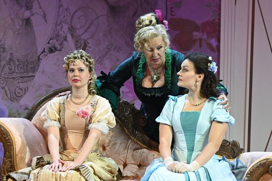 Премьера спектакля "Доходное место" в Театре сатиры