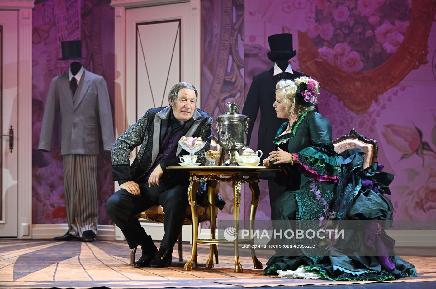 Премьера спектакля "Доходное место" в Театре сатиры