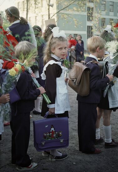 Первоклассники на торжественной линейке
