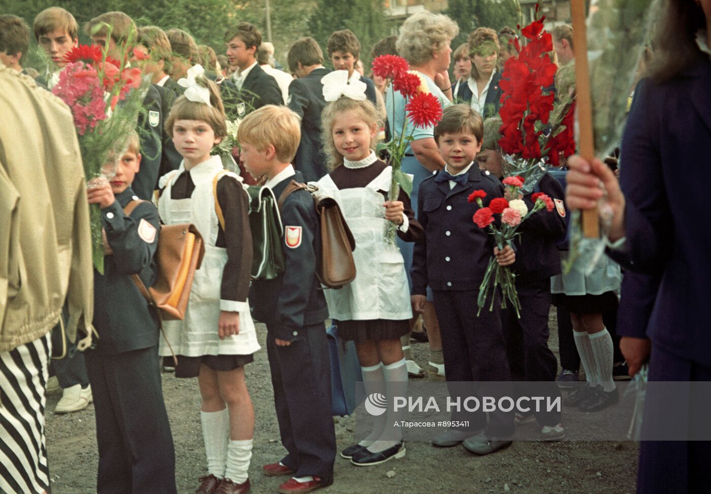 Первоклассники на торжественной линейке