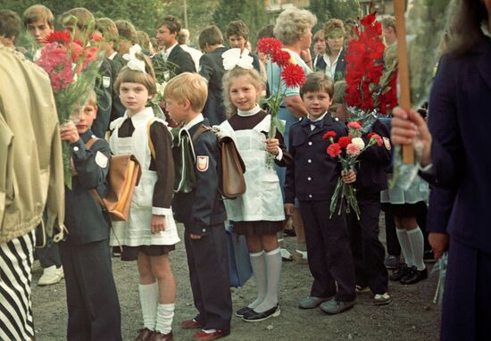 Первоклассники на торжественной линейке