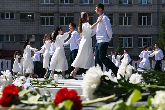 Церемония вручения первых офицерских погон выпускникам института Росгвардии в Новосибирске