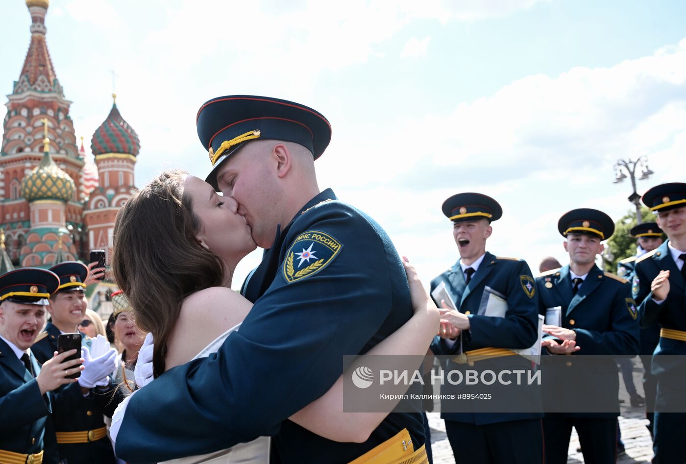Выпуск курсантов, студентов, слушателей и кадетов вузов МЧС России