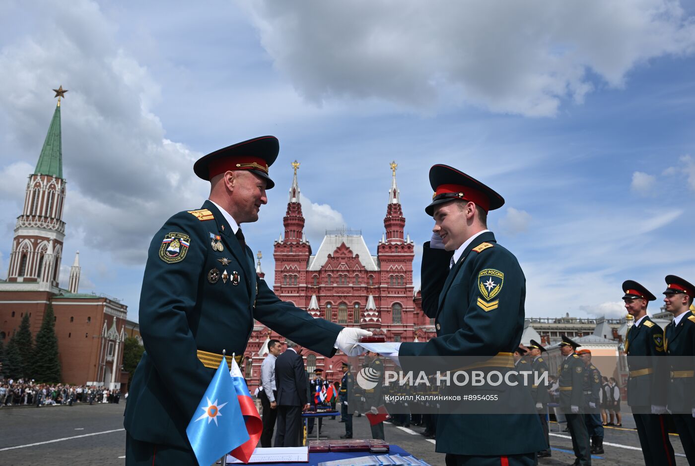 Выпуск курсантов, студентов, слушателей и кадетов вузов МЧС России