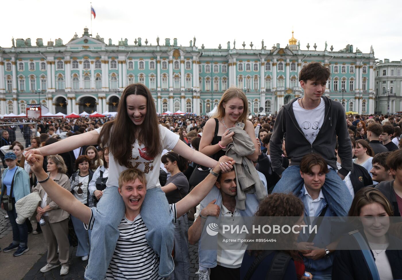 Праздник выпускников "Алые паруса" в Санкт-Петербурге