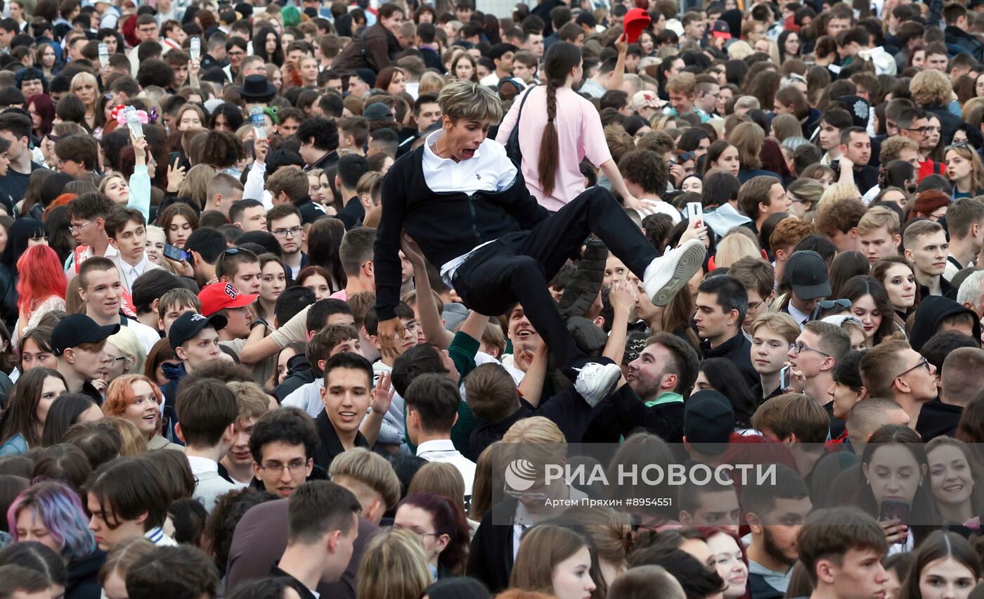 Праздник выпускников "Алые паруса" в Санкт-Петербурге