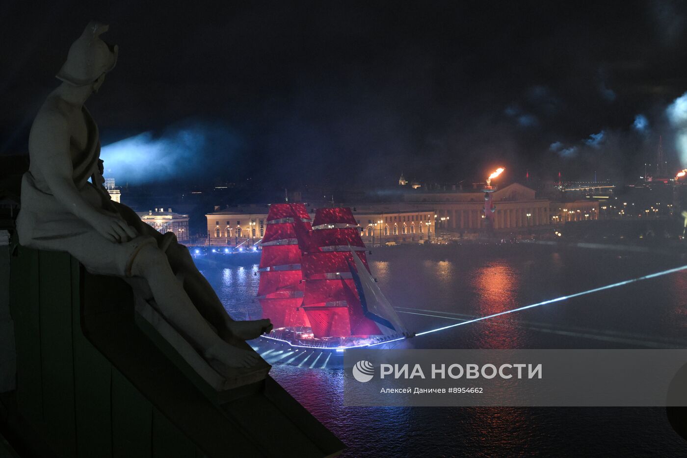 Праздник выпускников "Алые паруса" в Санкт-Петербурге
