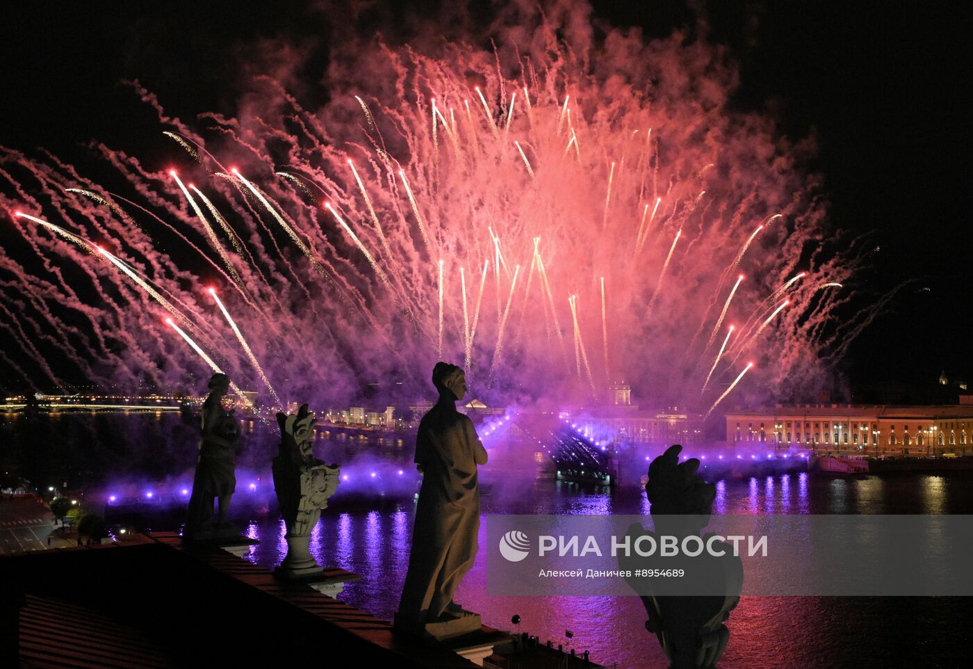 Праздник выпускников "Алые паруса" в Санкт-Петербурге