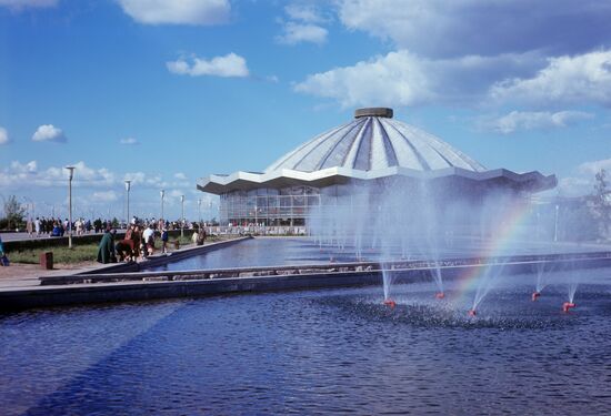 Здание Большого Московского государственного цирка на Ленинских (ныне Воробьевых) горах