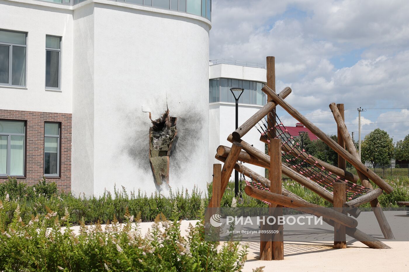 БПЛА ударил по зданию школы в Белгородской области