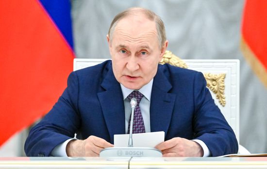 Президент Владимир Путин провел совещание по вопросам социально-экономического развития новых субъектов РФ