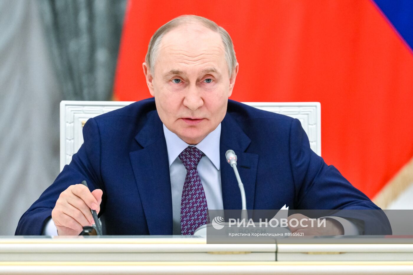 Президент Владимир Путин провел совещание по вопросам социально-экономического развития новых субъектов РФ