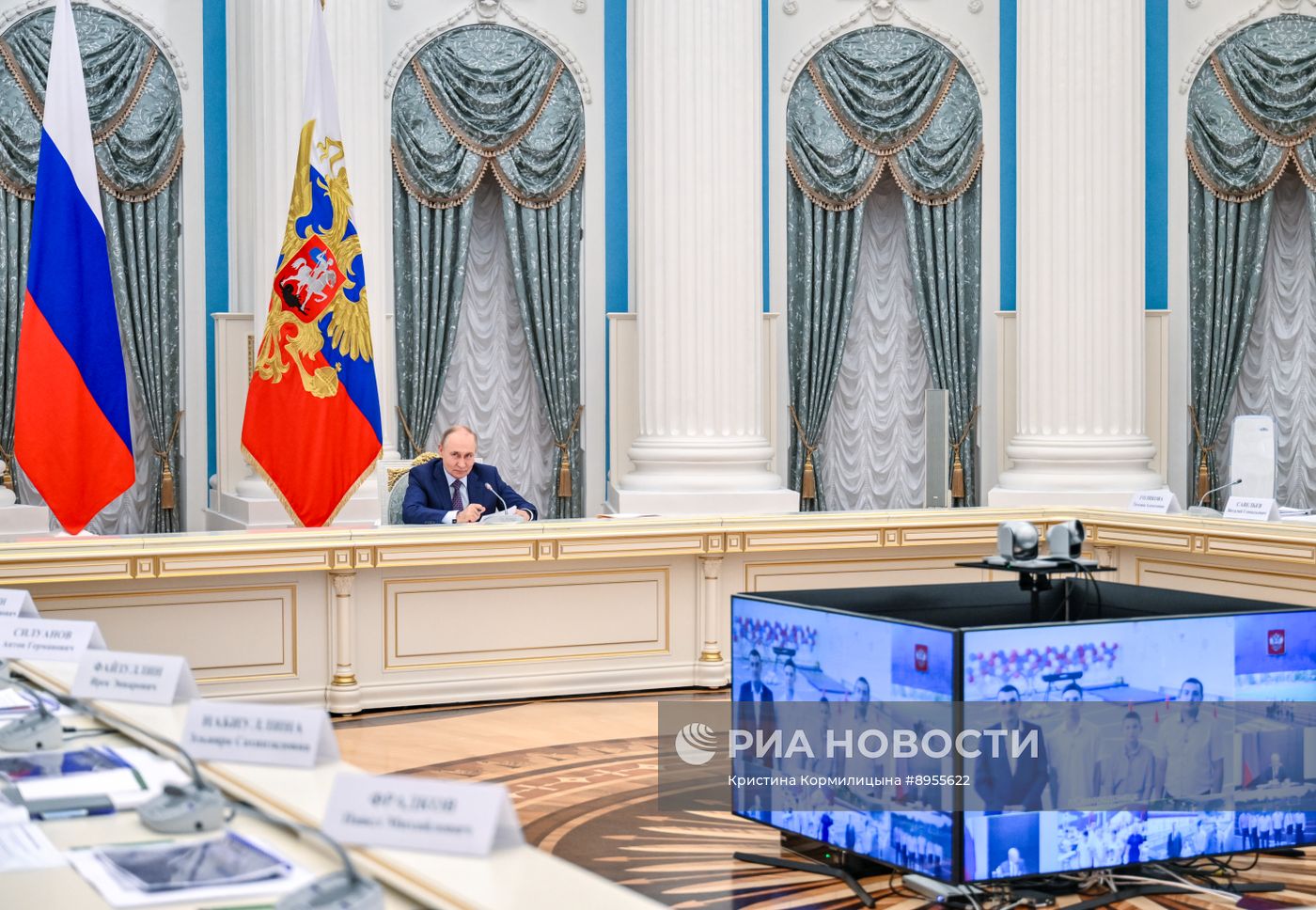 Президент Владимир Путин провел совещание по вопросам социально-экономического развития новых субъектов РФ