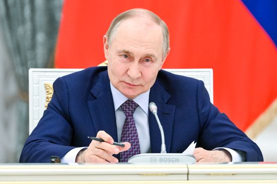 Президент Владимир Путин провел совещание по вопросам социально-экономического развития новых субъектов РФ