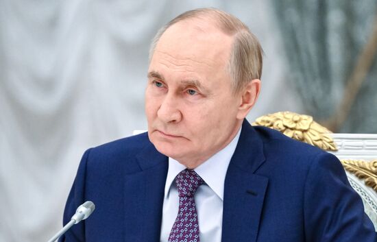 Президент Владимир Путин провел совещание по вопросам социально-экономического развития новых субъектов РФ