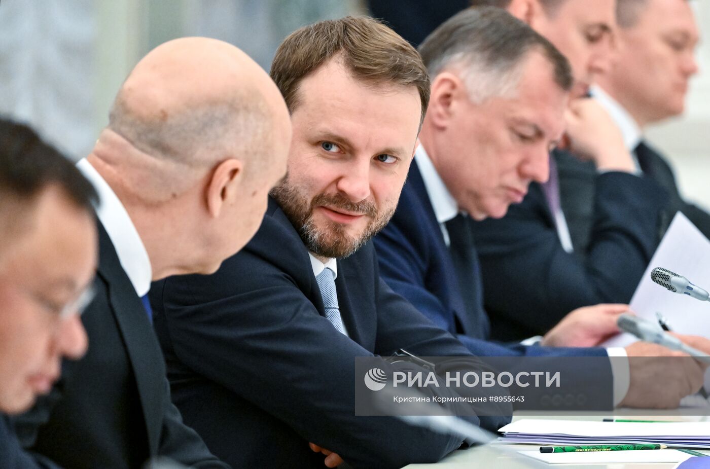 Президент Владимир Путин провел совещание по вопросам социально-экономического развития новых субъектов РФ