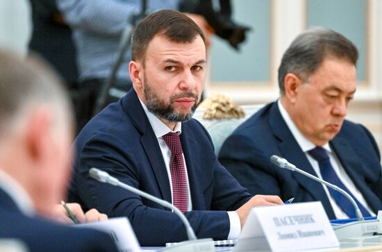 Президент Владимир Путин провел совещание по вопросам социально-экономического развития новых субъектов РФ