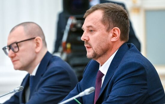 Президент Владимир Путин провел совещание по вопросам социально-экономического развития новых субъектов РФ