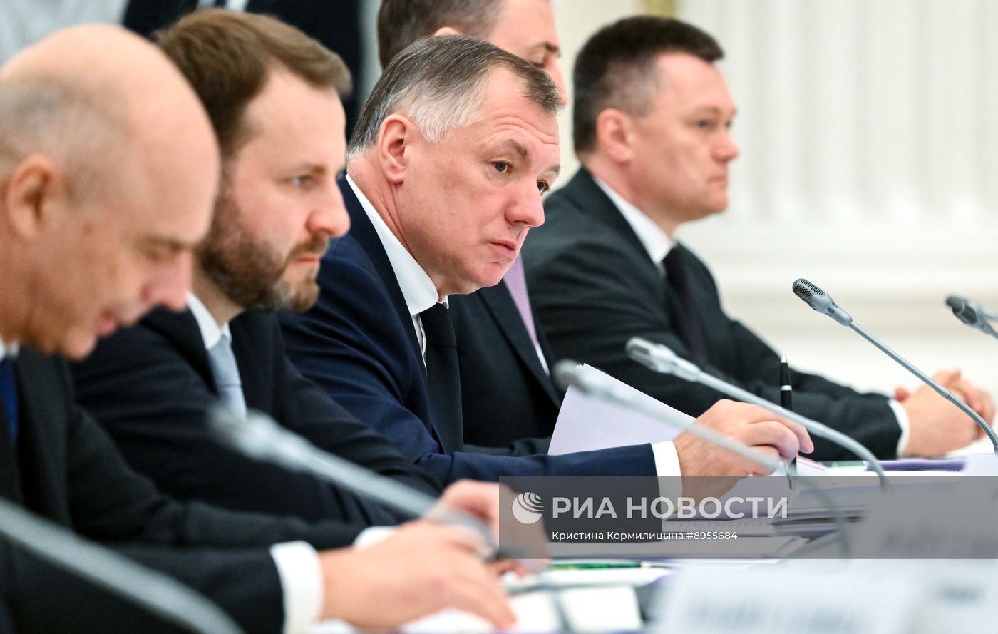 Президент Владимир Путин провел совещание по вопросам социально-экономического развития новых субъектов РФ