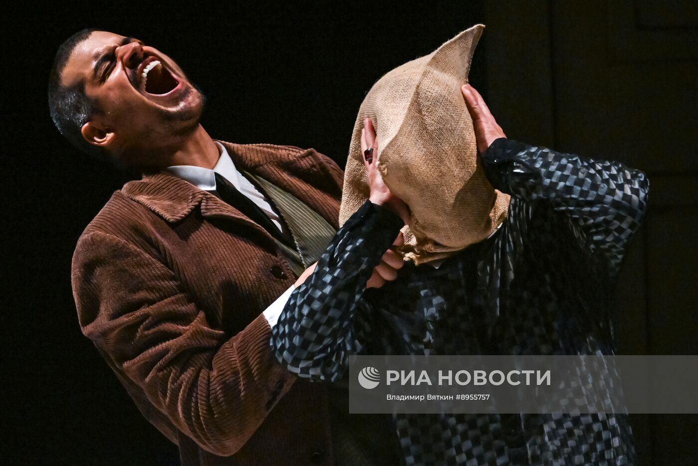 Спектакль "Брас Кубас" в Театре Ермоловой