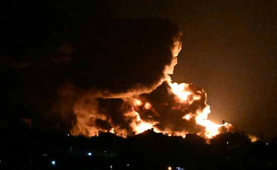 Пожар в Луганске после атаки дронов со стороны ВСУ