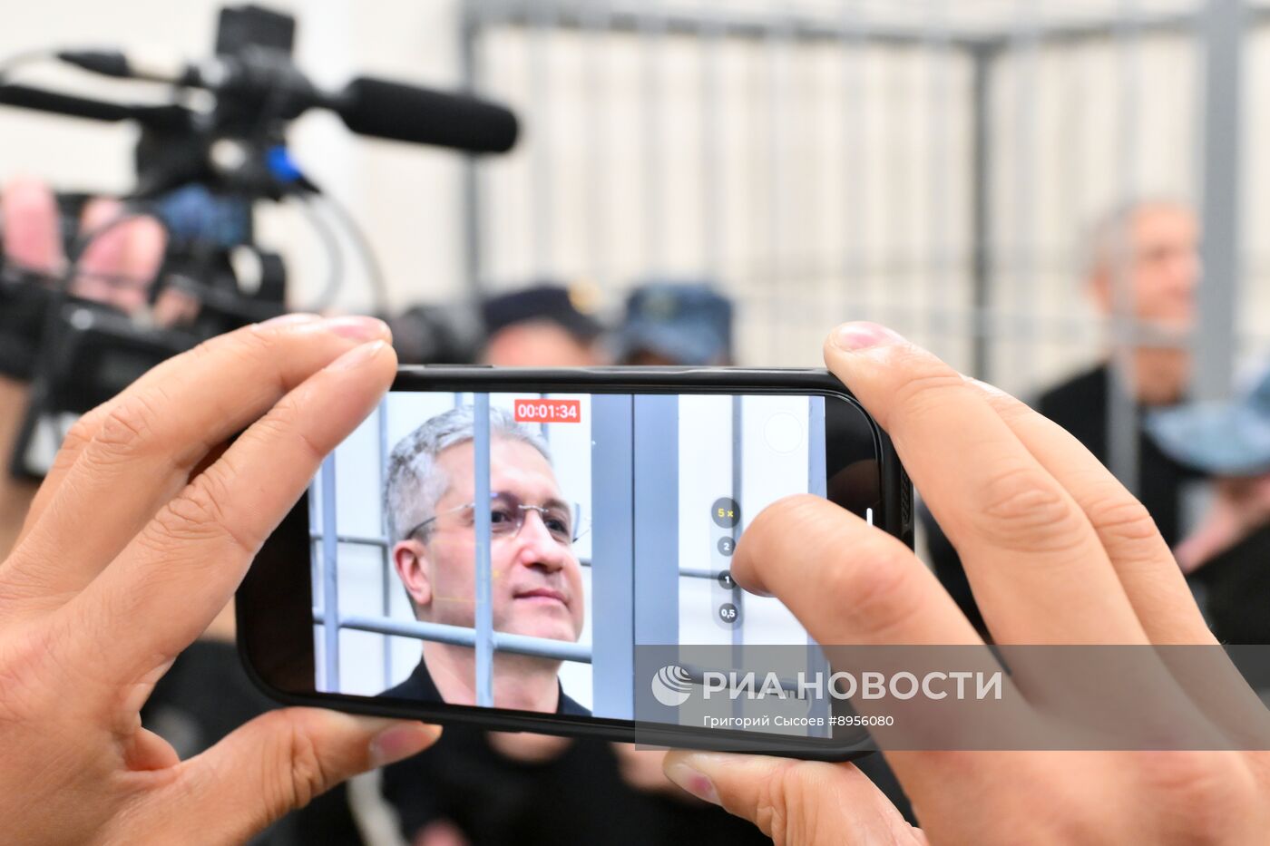 Оглашение приговора экс-замминистру обороны Т. Иванову