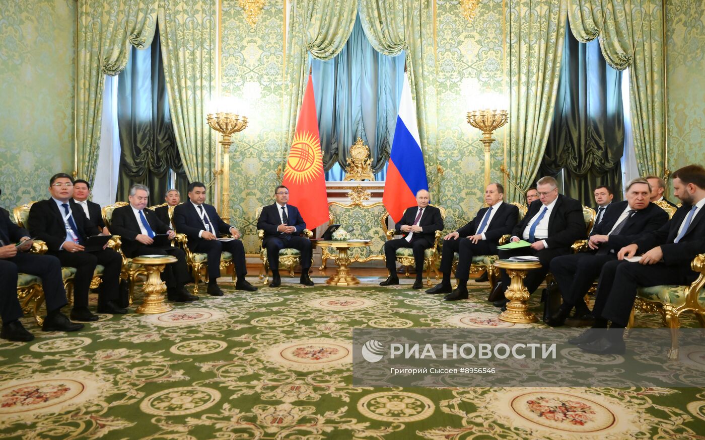 Встреча президента РФ Владимира Путина и президента Киргизии Садыра Жапарова