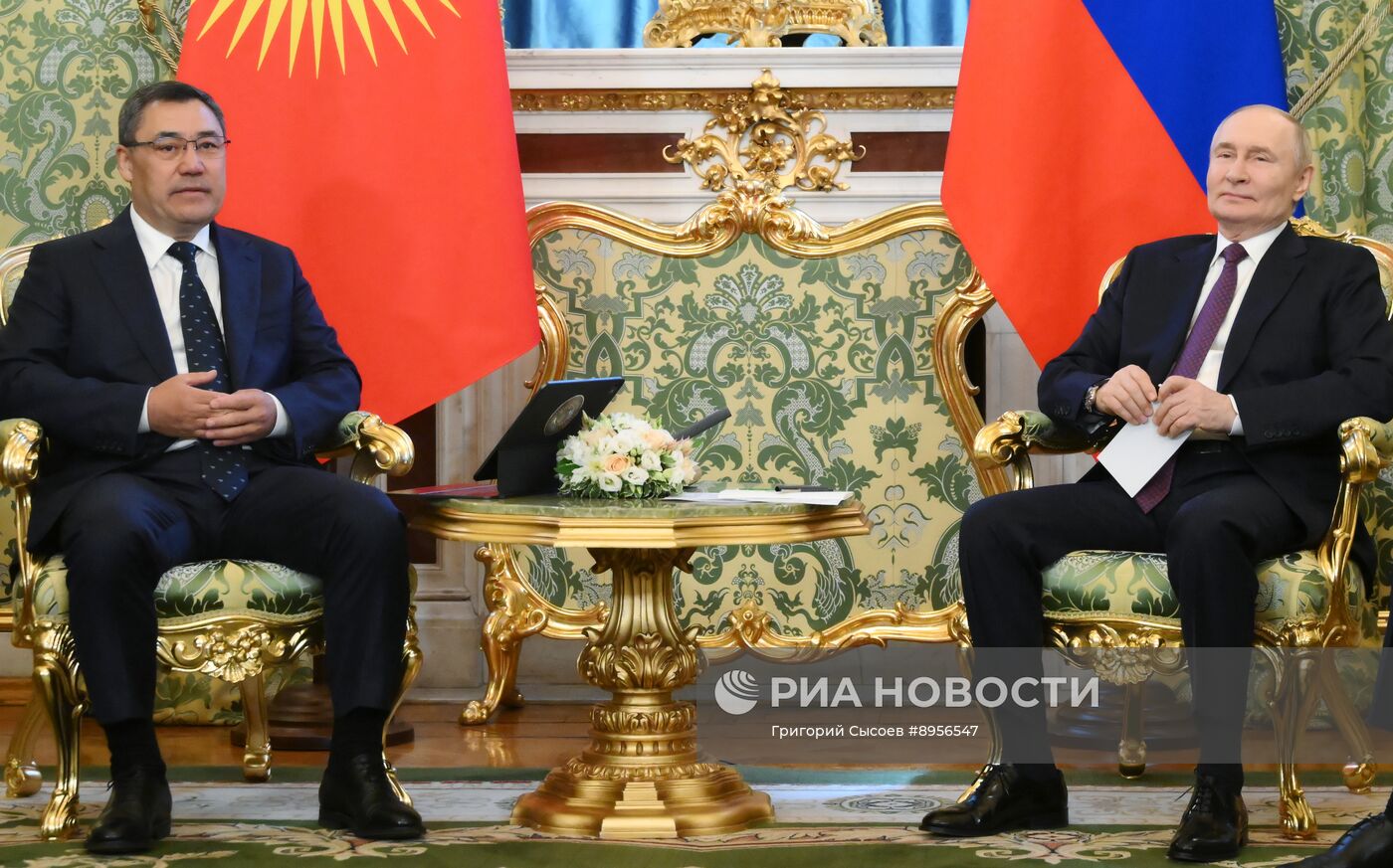 Встреча президента РФ Владимира Путина и президента Киргизии Садыра Жапарова