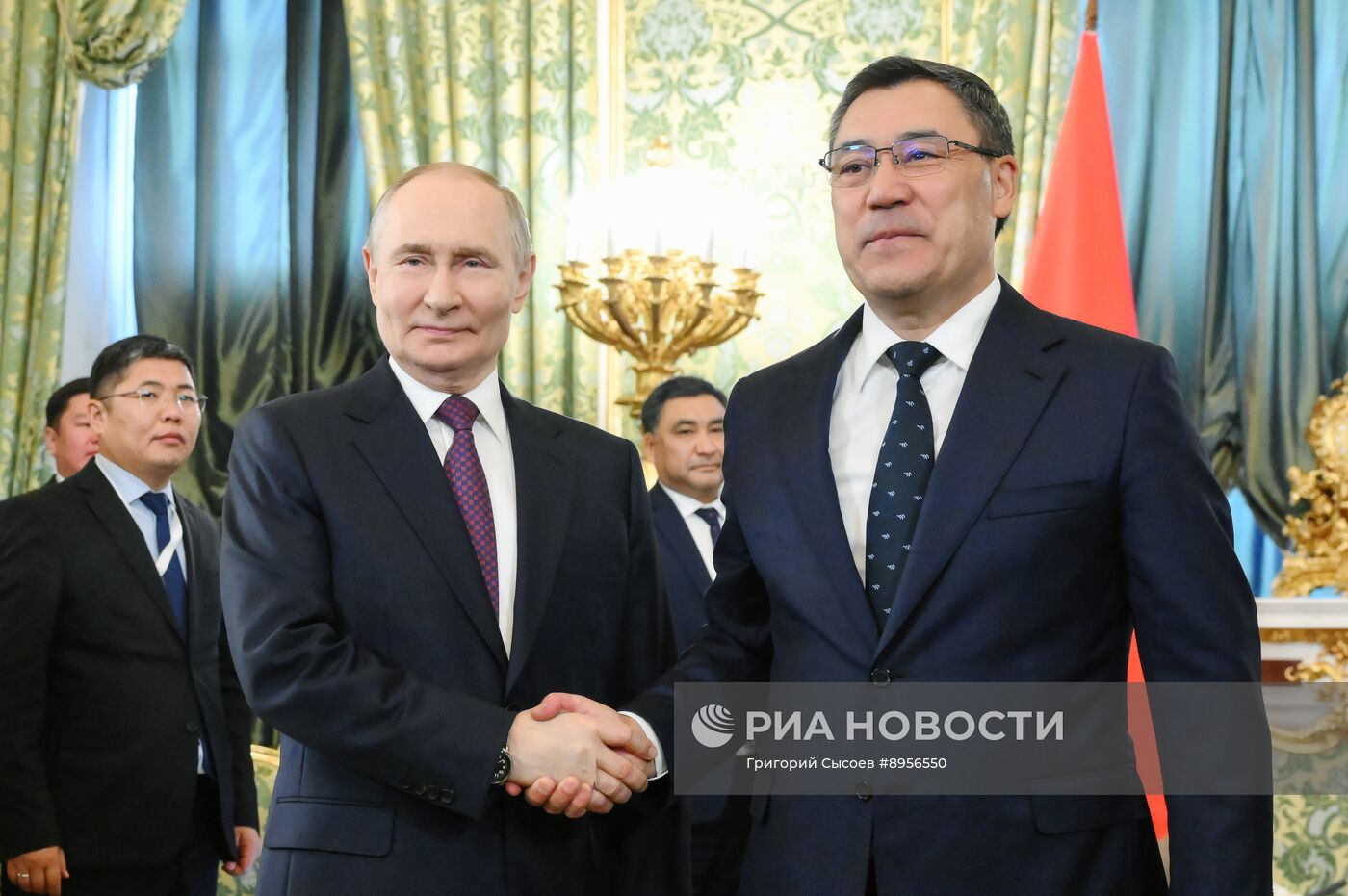 Встреча президента РФ Владимира Путина и президента Киргизии Садыра Жапарова