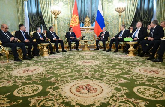 Встреча президента РФ Владимира Путина и президента Киргизии Садыра Жапарова