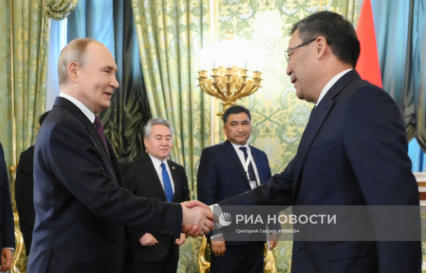 Встреча президента РФ Владимира Путина и президента Киргизии Садыра Жапарова