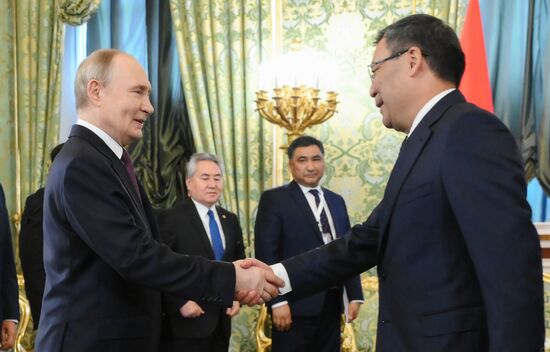 Встреча президента РФ Владимира Путина и президента Киргизии Садыра Жапарова