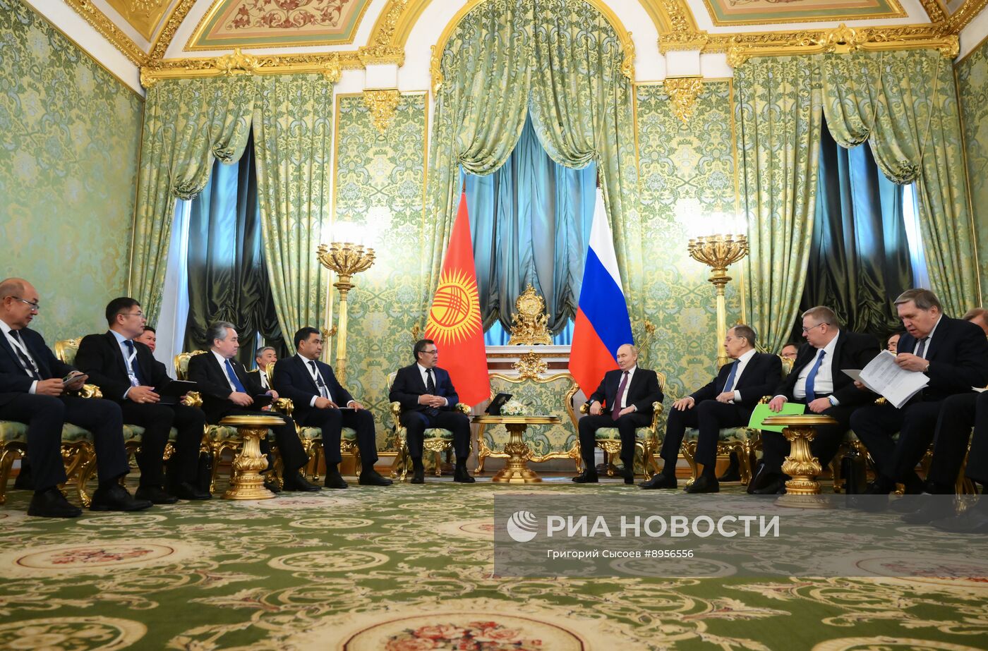 Встреча президента РФ Владимира Путина и президента Киргизии Садыра Жапарова