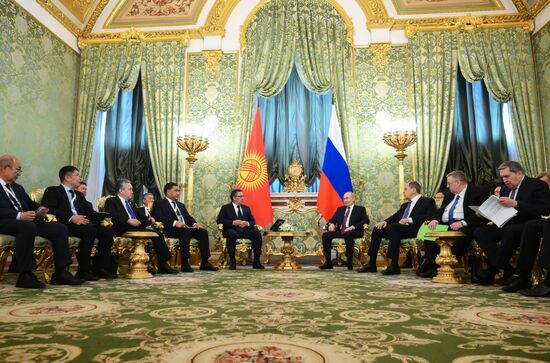 Встреча президента РФ Владимира Путина и президента Киргизии Садыра Жапарова