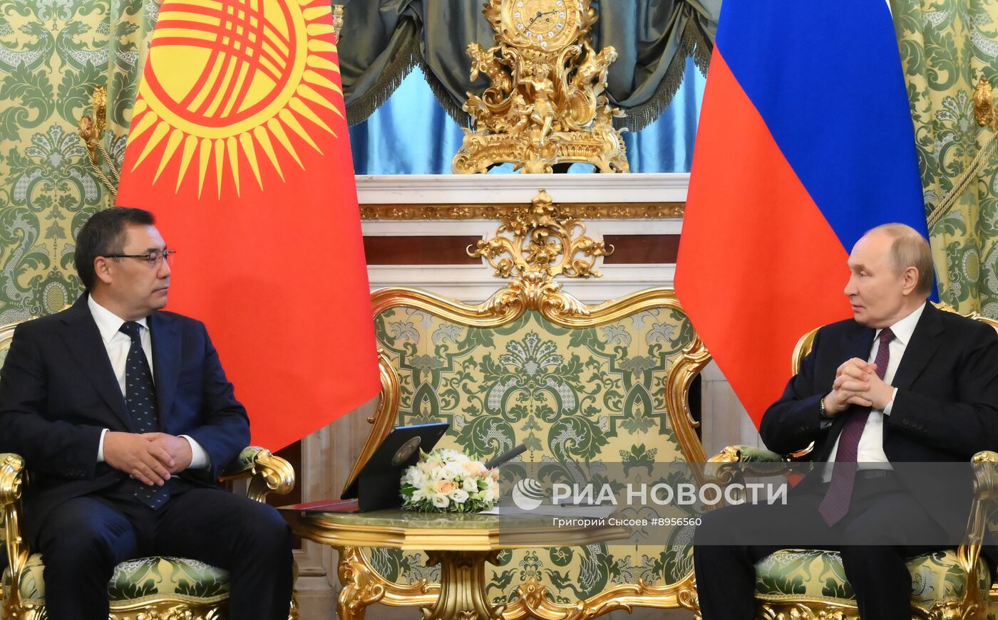 Встреча президента РФ Владимира Путина и президента Киргизии Садыра Жапарова