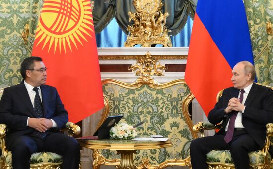 Встреча президента РФ Владимира Путина и президента Киргизии Садыра Жапарова