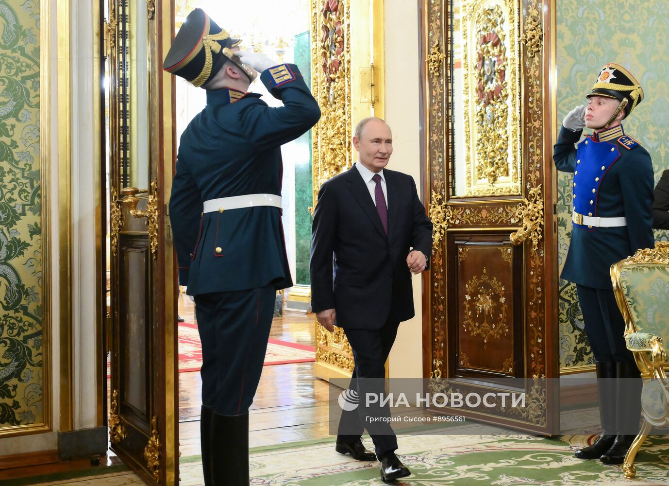 Встреча президента РФ Владимира Путина и президента Киргизии Садыра Жапарова