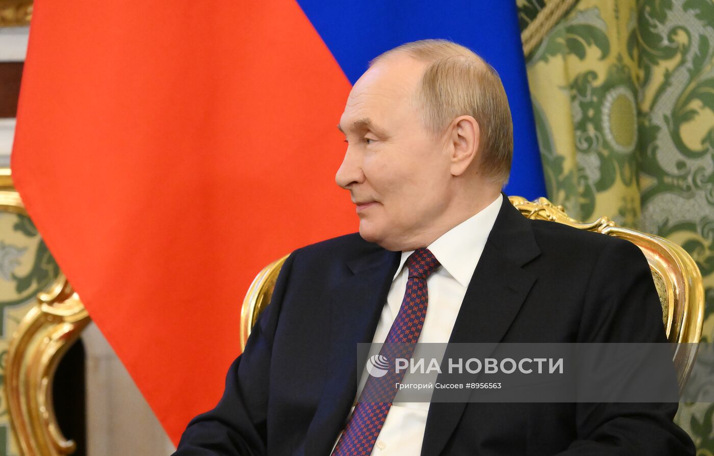 Встреча президента РФ Владимира Путина и президента Киргизии Садыра Жапарова