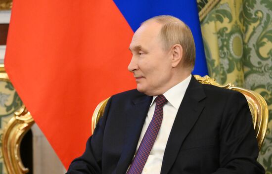 Встреча президента РФ Владимира Путина и президента Киргизии Садыра Жапарова