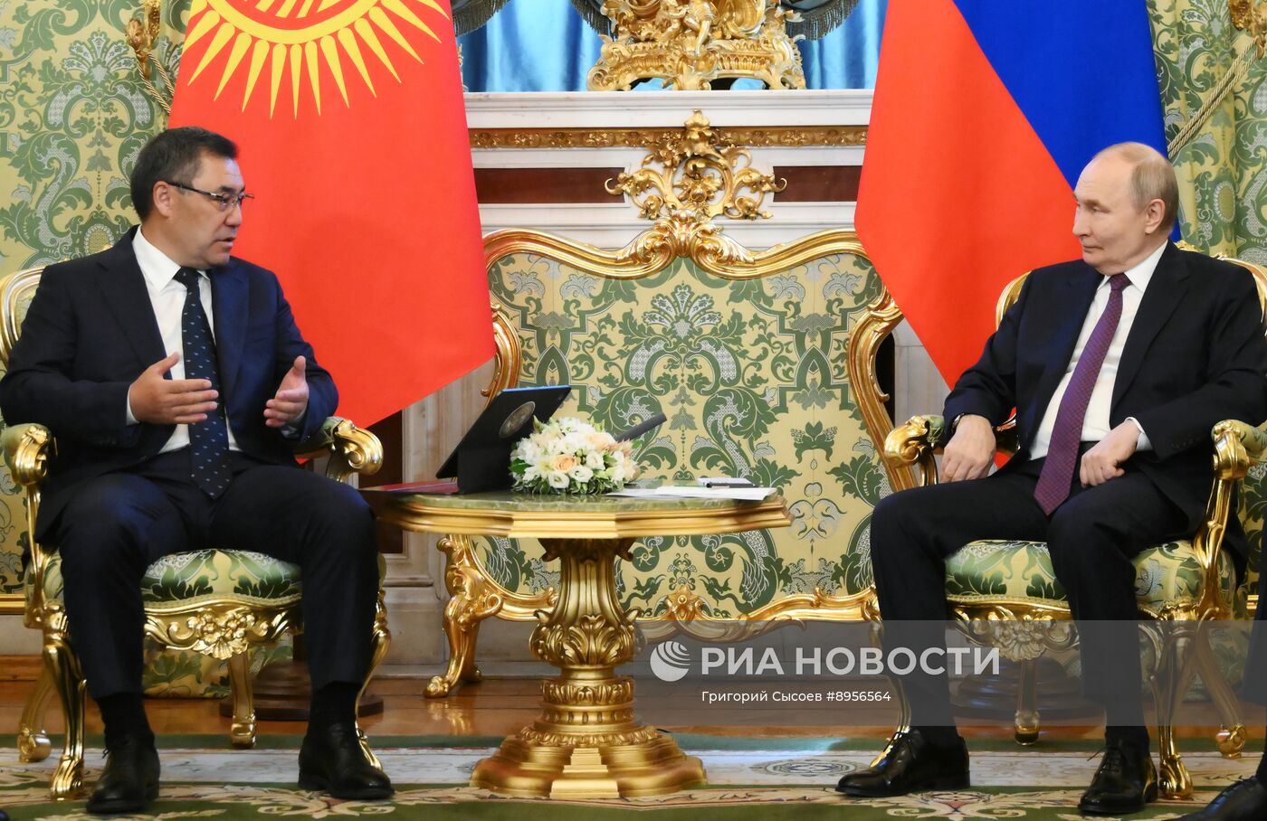 Встреча президента РФ Владимира Путина и президента Киргизии Садыра Жапарова